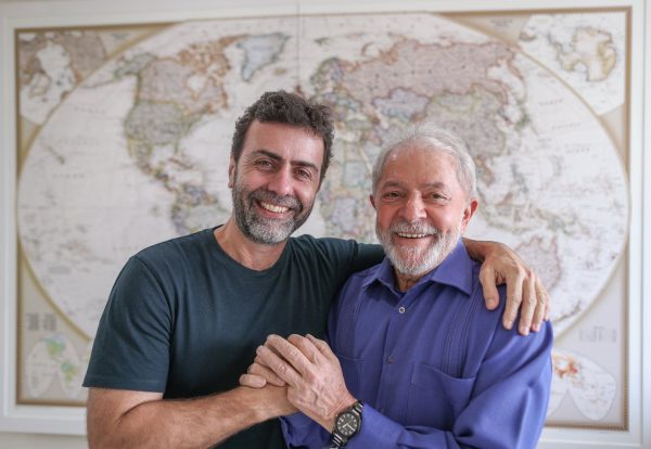 Marcelo Freixo ao lado de Lula, do PT