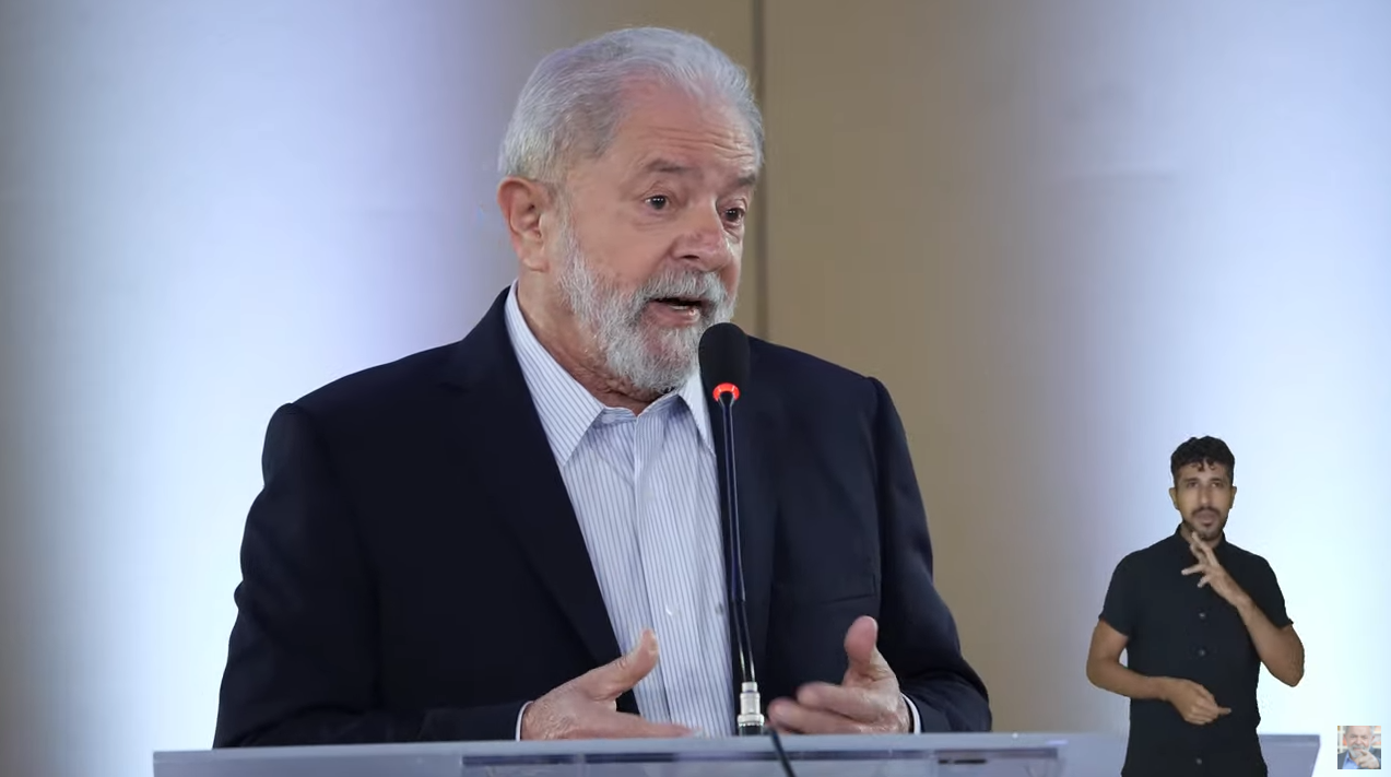 O ex-presidente Lula (PT) em coletiva, nesta quarta-feira (19). Imagem: Reprodução