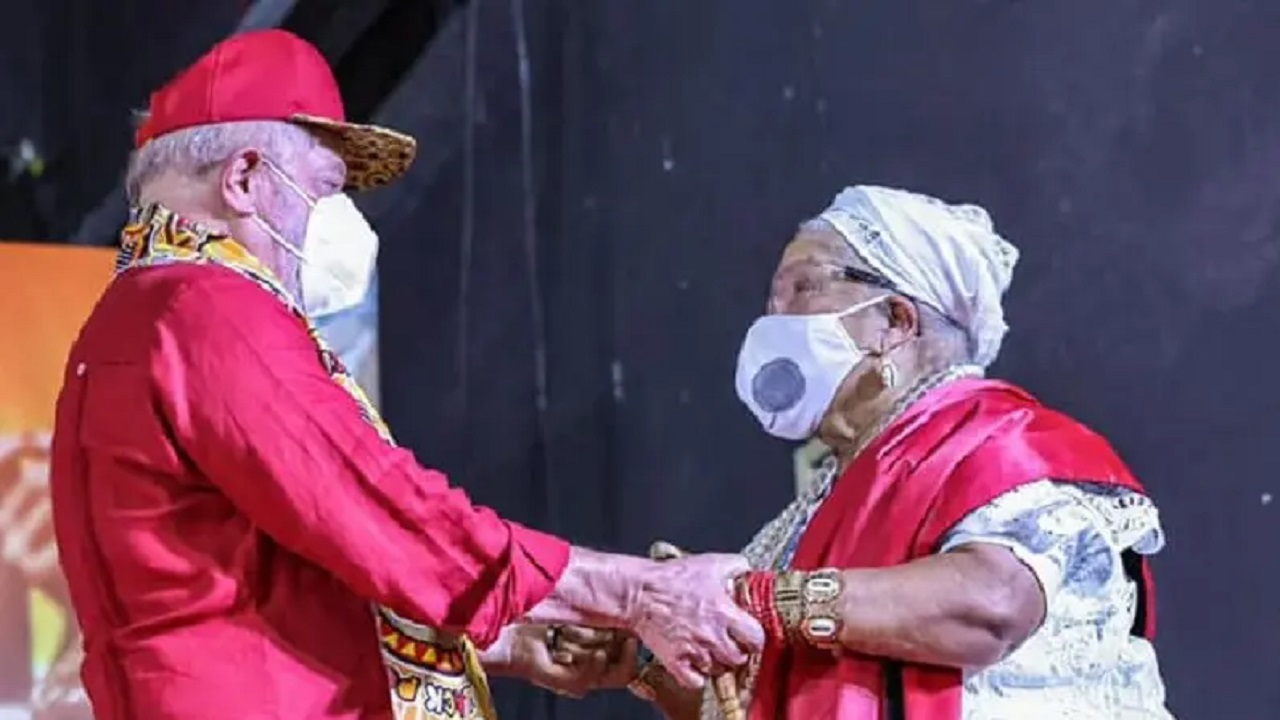 Lula com o movimento negro em Salvador.