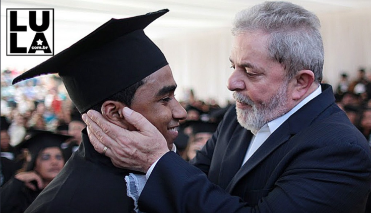 O ex-presidente Lula (PT) em uma formatura. Foto: Reprodução/Twitter/Lula