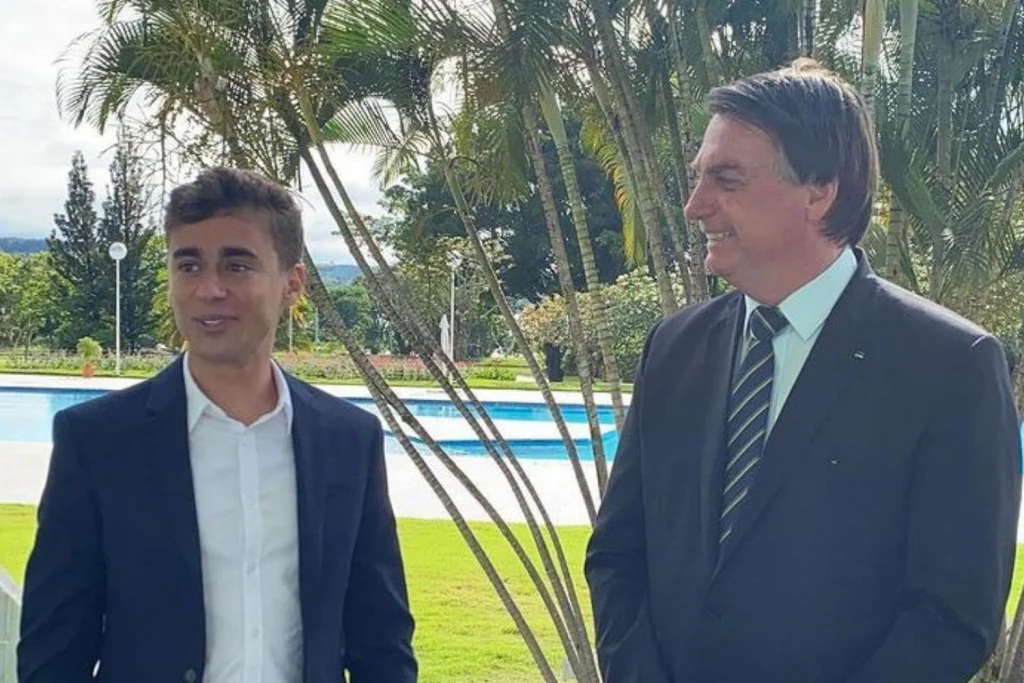 Nikolas Ferreira e Bolsonaro lado a lado