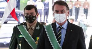 A imagem do comandante do Exército e Bolsonaro