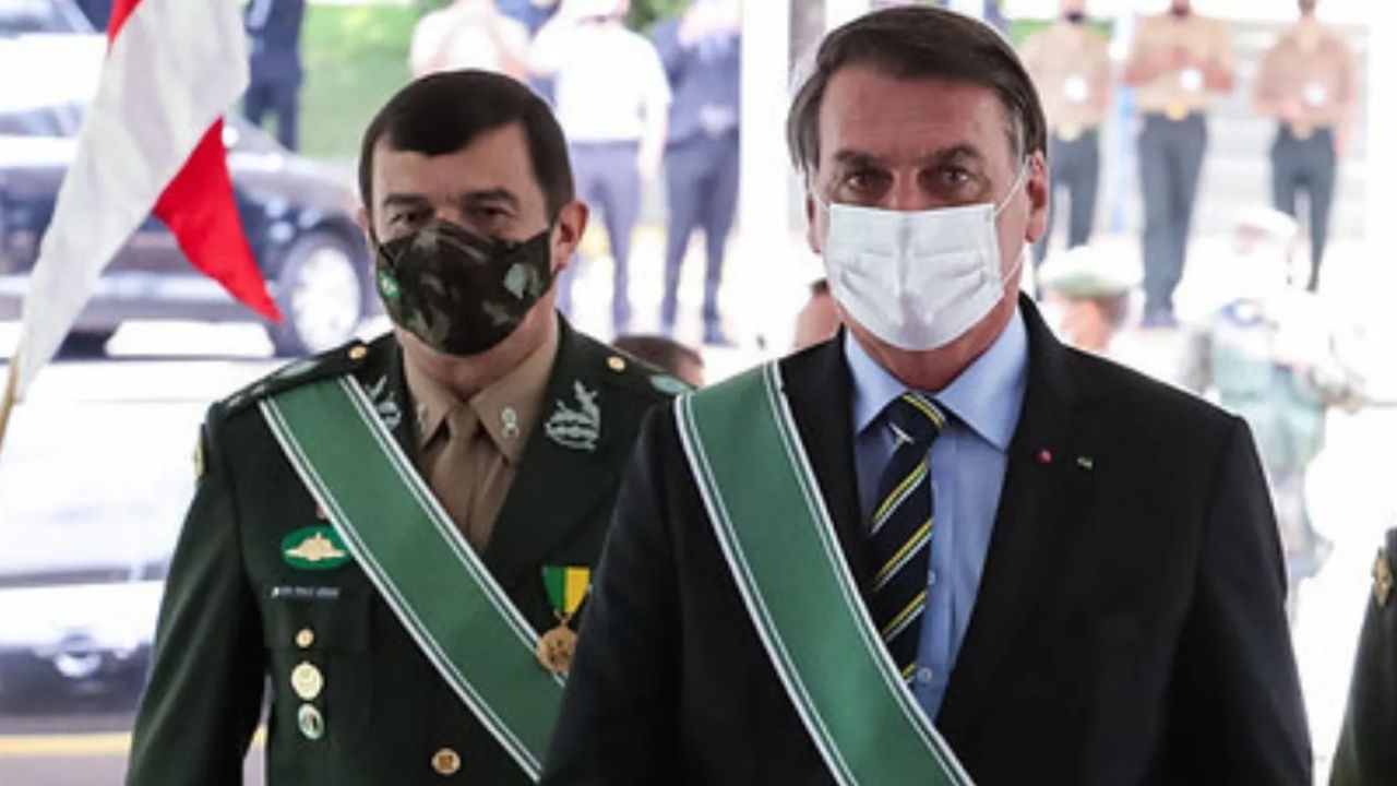 A imagem do comandante do Exército e Bolsonaro