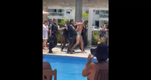 Vereador foi preso dentro da piscina e levado para a delegacia no Rio de Janeiro. Ele é suspeito de preconceito racial. Foto: Reprodução