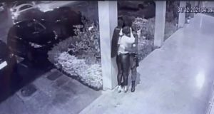 Veja PM beijando mulher