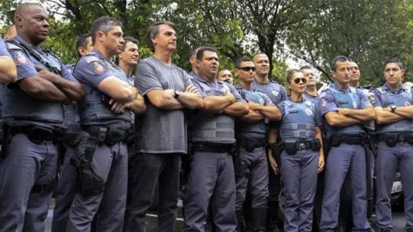 A imagem de Bolsonaro e os PMs