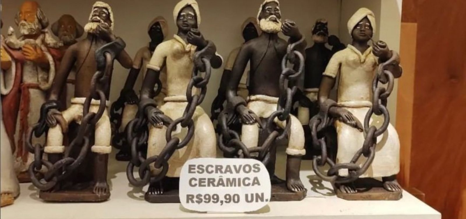 Os objetos vendidos em loja de Salvador. Imagem: Reprodução