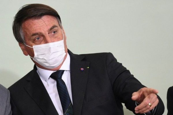 Jair Bolsonaro de máscara