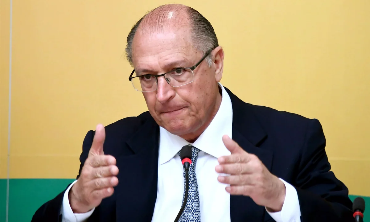Geraldo Alckmin discursando: Geraldo Alckmin quer ajuda para convencer Márcio França
