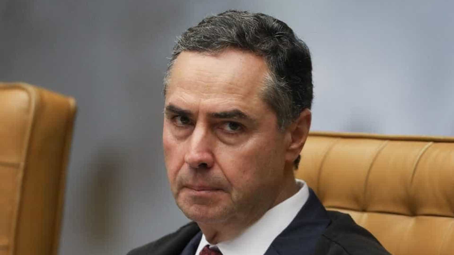 VÍDEO - Barroso detona ataques de Bolsonaro às eleições: "Repetição mambembe de Trump"