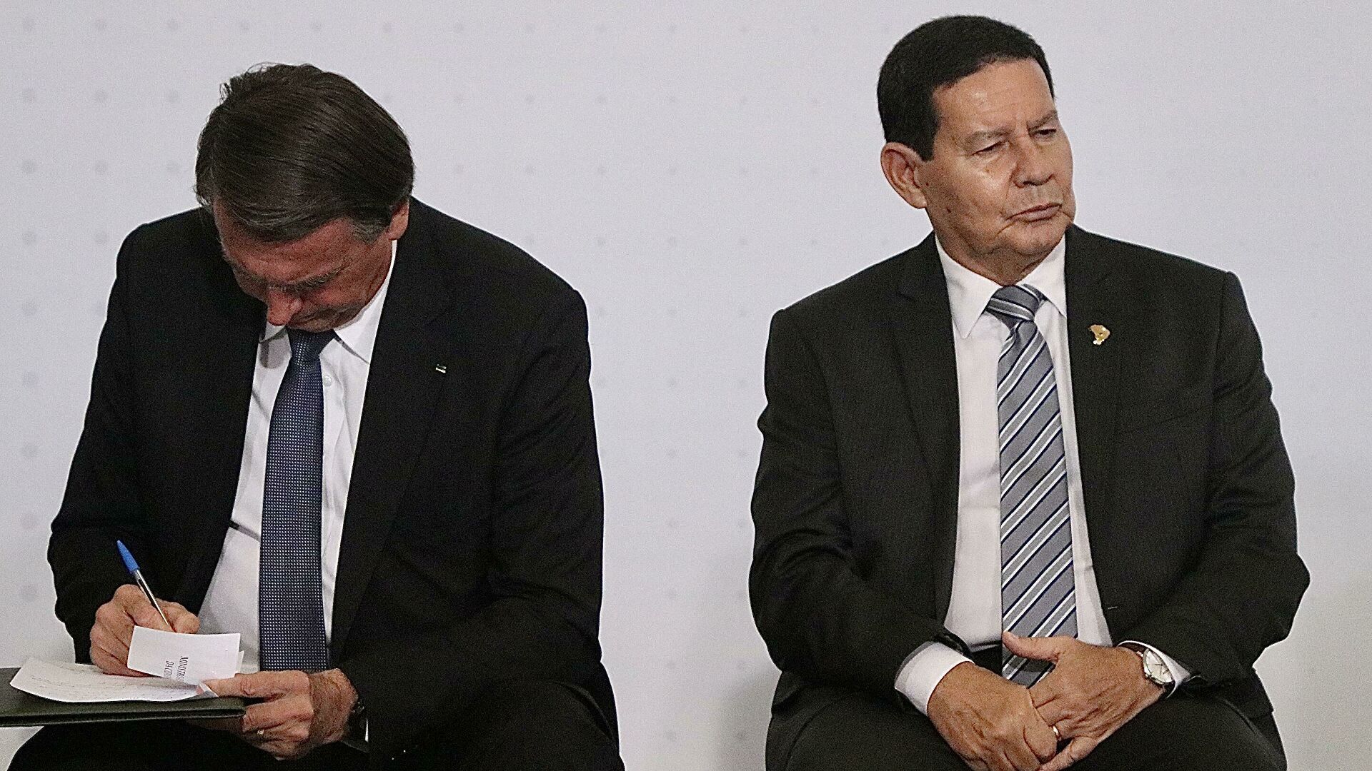 Mourão Bolsonaro militares