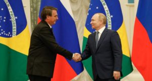 Bolsonaro e Putin: responde críticas dos EUA por visita à Rússia