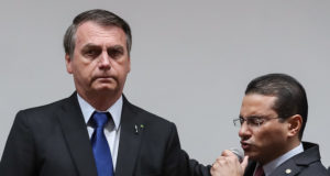 Bolsonaro e Marcos orando: Bolsonaro pode ser traído por partido