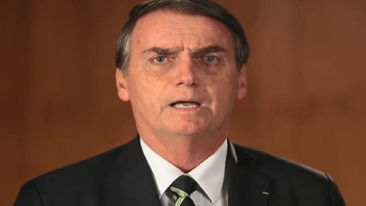 Bolsonaro é colocado contra a parede pelo Centrão