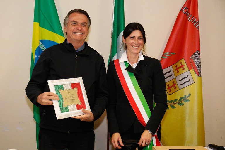 Bolsonaro e a prefeita Alessandra Buoso