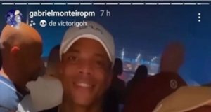 Caio Paulista ao lado de Gabriel Monteiro