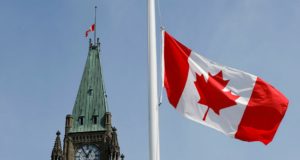 Canadá envia metralhadoras e equipamento de espionagem à Ucrânia