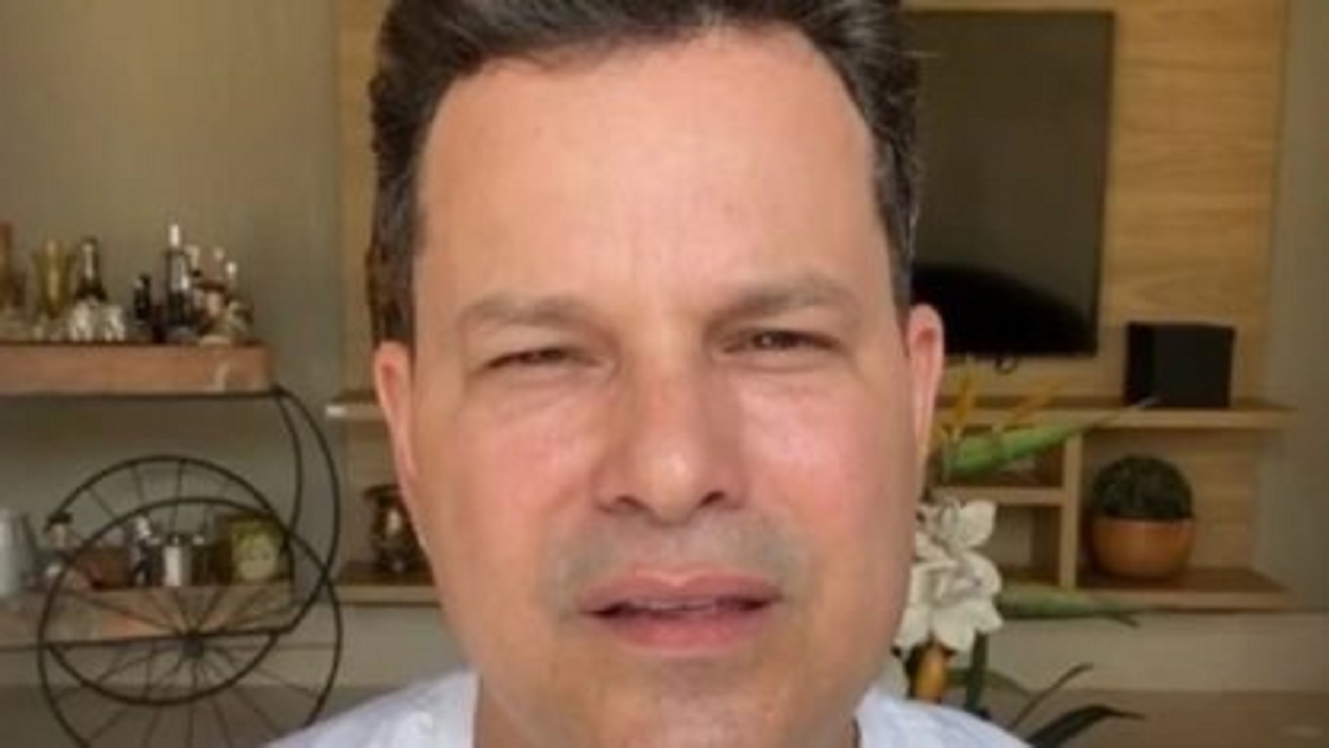 Cantor sertanejp é diagnosticado com câncer 