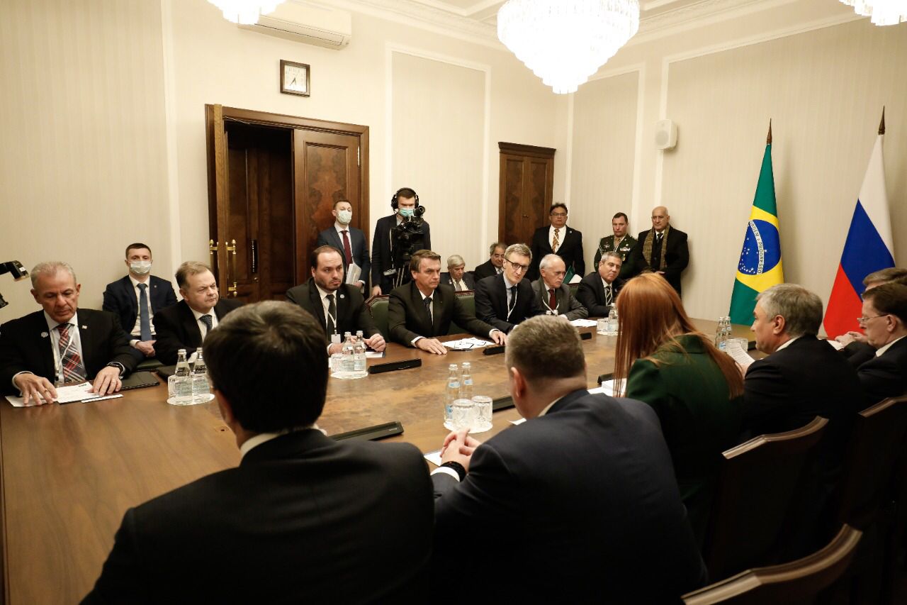 Carluxo na Rússia ao lado do pai Bolsonaro