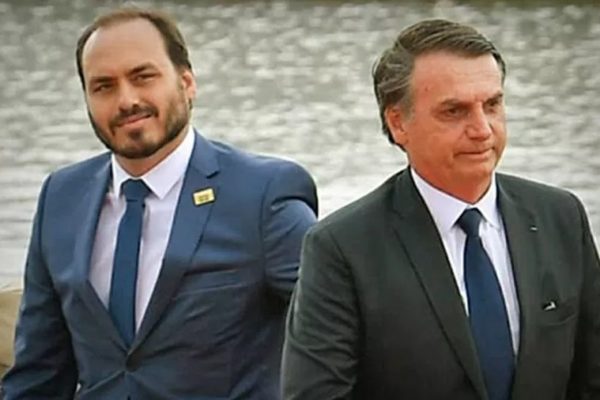 Carlos Bolsonaro e Jair Bolsonaro