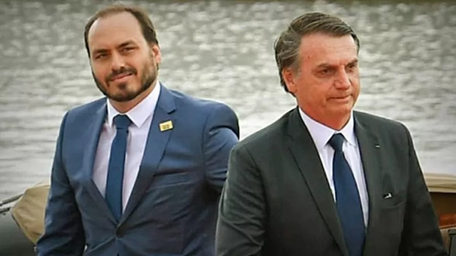 Carlos Bolsonaro e Jair Bolsonaro