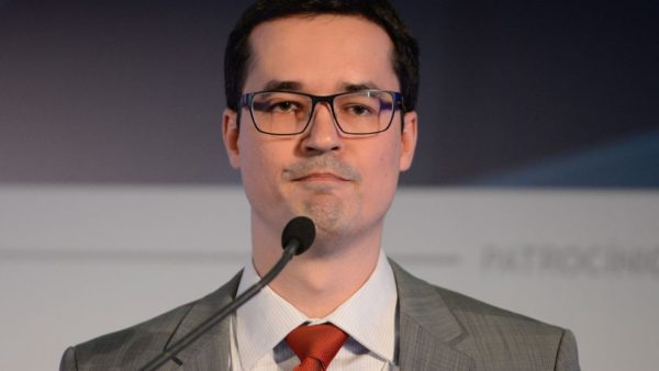 Deltan se pendura em edição velha da Veja para disfarçar fiasco do vídeo em defesa de Moro