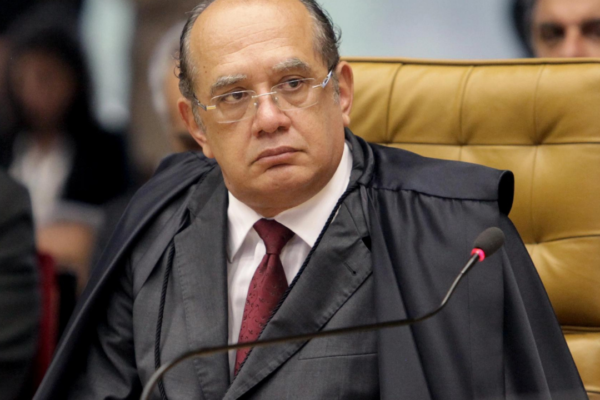 Gilmar Mendes em plenário do STF