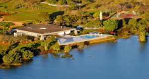 Casa de Mourão, Palácio do Jaburu passará por reformas. Vista aérea do local com lagoa em frente e árvores rodeando.