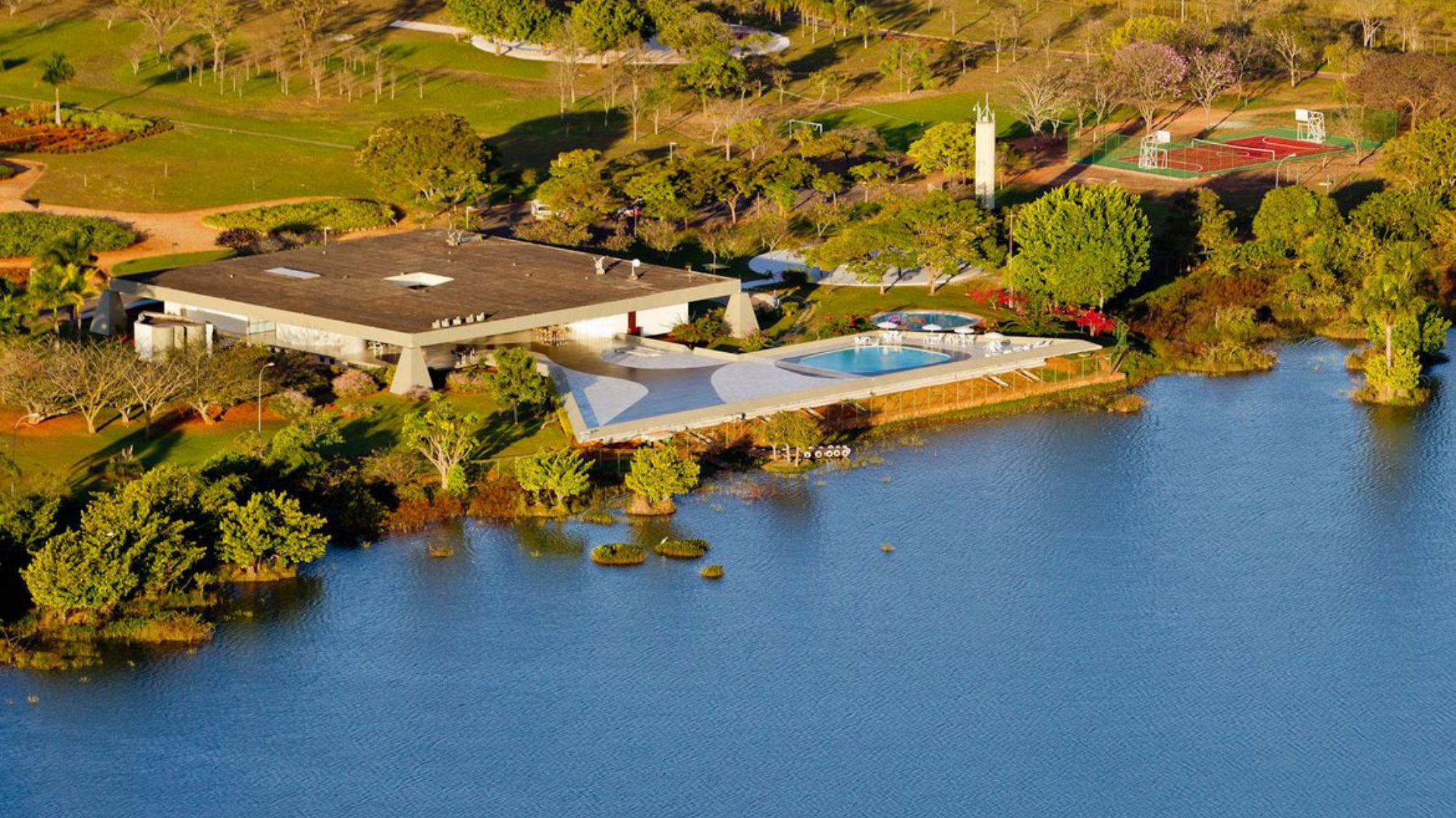 Casa de Mourão, Palácio do Jaburu passará por reformas. Vista aérea do local com lagoa em frente e árvores rodeando.
