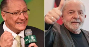 A chapa Lula e Alckmin pode ser confirmada em breve. Montagem de Lula (à direita) sorrindo e fazendo sinal de legal com a mão direita e Alckmin (à esquerda) falando ao microfone, usando óculos e terno preto.