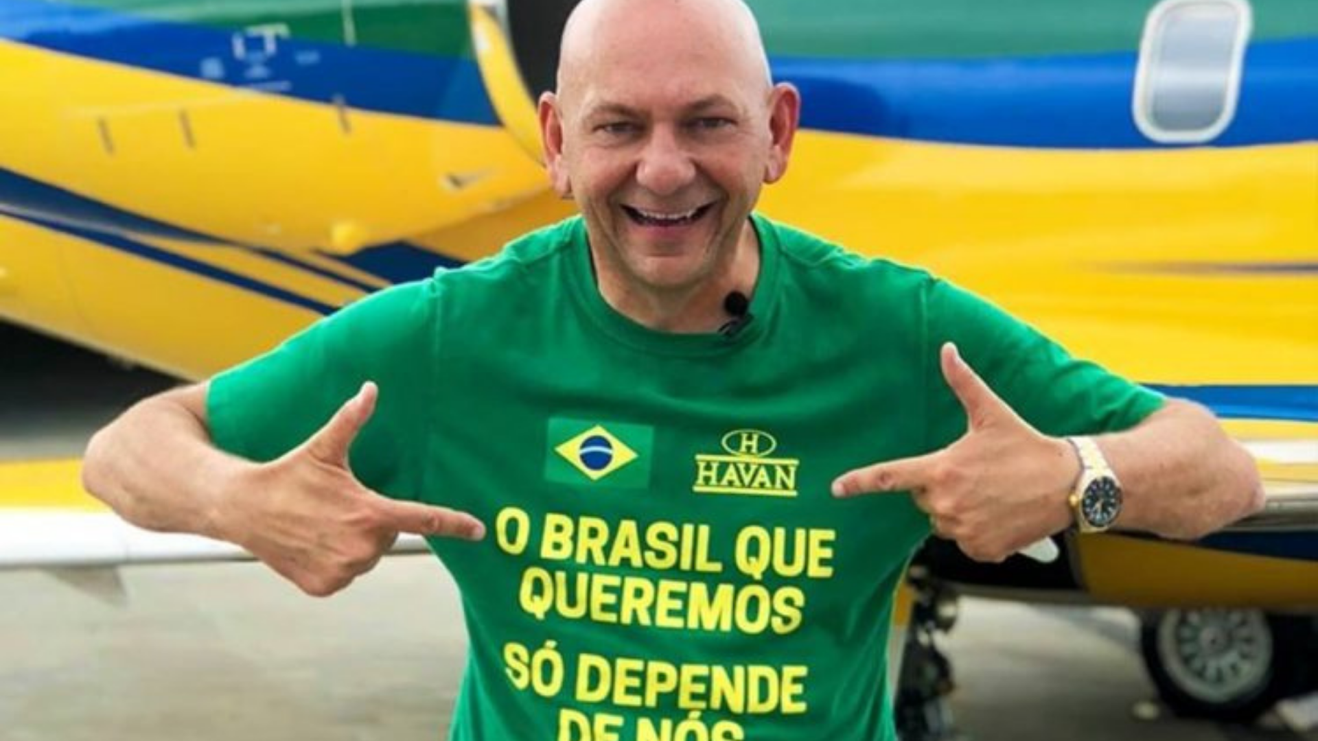 O STF derruba indenização de Luciano Hang contra o jornalista Luis Nassif. Luciano Hang aparece sorrindo em foto com camisa verde e amarela.