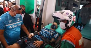 Villasanti é levado de ambulância para o hospital