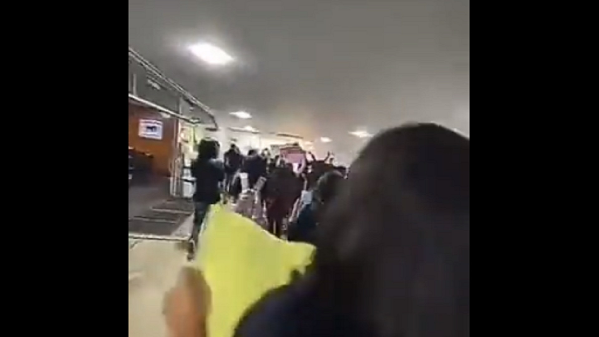 Estudantes protestam contra professor negacionista