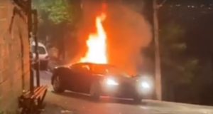Ferrari pega fogo