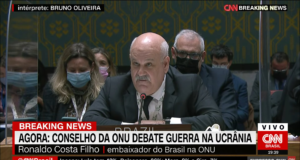 Pressionado por EUA, Brasil vota contra invasão da Rússia à Ucrânia. Foto do embaixador brasileiro em uma reunião na ONU.
