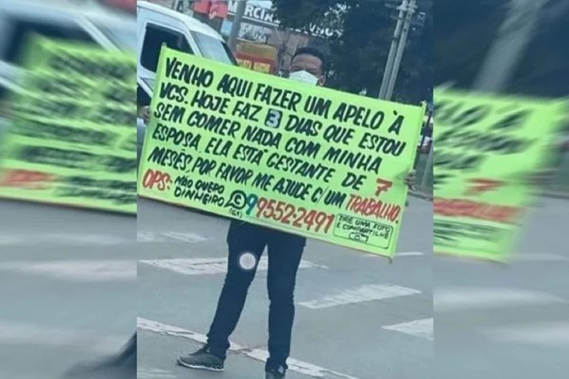 Homem implora ajuda em sinal de trânsito
