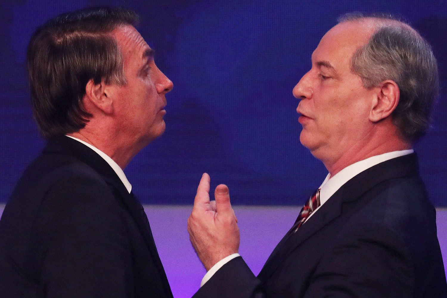 O presidente Jair Bolsonaro frente a frente com Ciro Gomes.