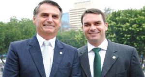 Bolsonaro e seu filho Flávio