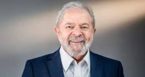 Lula sorrindo: Lula mostra força em Goiás