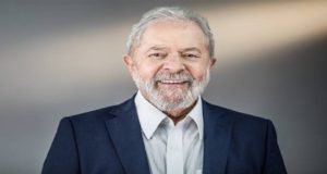 Lula sorrindo: Lula mostra força em Goiás