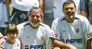 Lula homenageia Sócrates que faria 68 anos se estivesse vivo