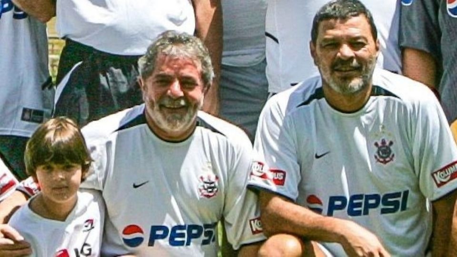 Lula homenageia Sócrates que faria 68 anos se estivesse vivo