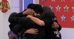 Participantes do Big Brother abraçando Jardel