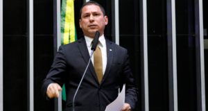 Vice da Câmara diz que PSD está mais perto de Lula do que Bolsonaro