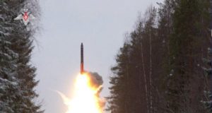 Rússia faz testes com mísseis e divulga imagens