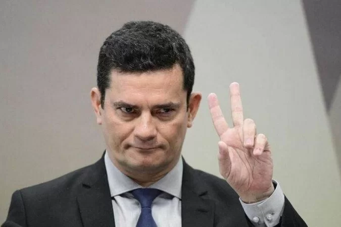 Moro fazendo sinal de paz: Moro esnoba Doria e será candidato