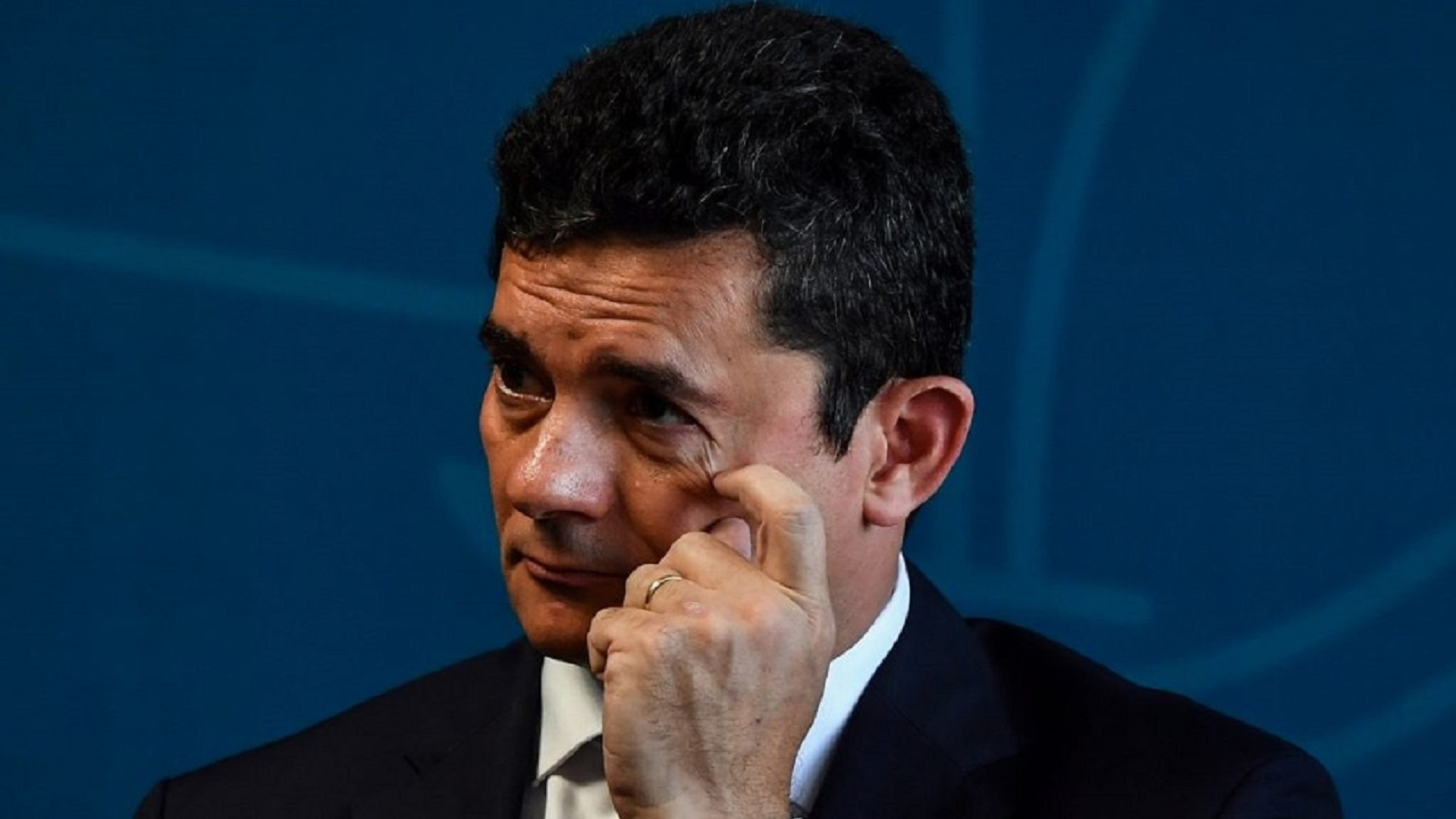 Enrolado com a Justiça, Moro perde apoio e deve perder espaço na TV