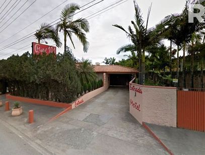 O motel onde houve o flagrante, na entrada da cidade catarinense de Balneário Piçarras. Imagem: Reprodução