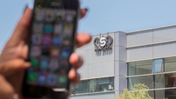 Celular e sede do NSO Group, em Israel