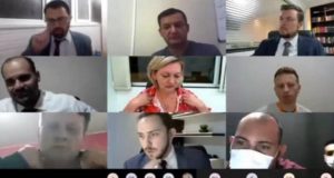 Promotora chama advogados de bosta